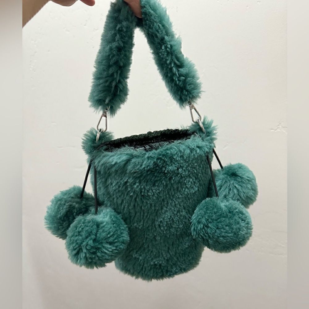 Chic Design Handmade Genuine Shearling Drawstring Bucket Bag & Multi Style Use - Picture 5 of 15